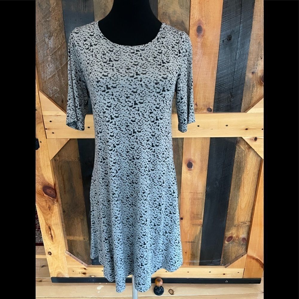 𝅺Jasmine & Juliana short sleeved swing style animal print jersey knit dress